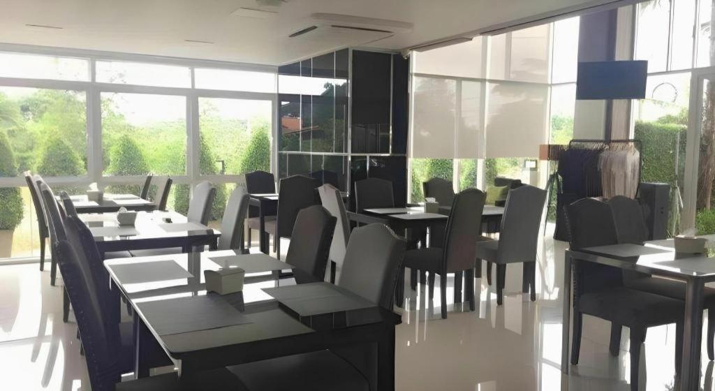 Chaisaeng Villa Sing Buri Exteriör bild