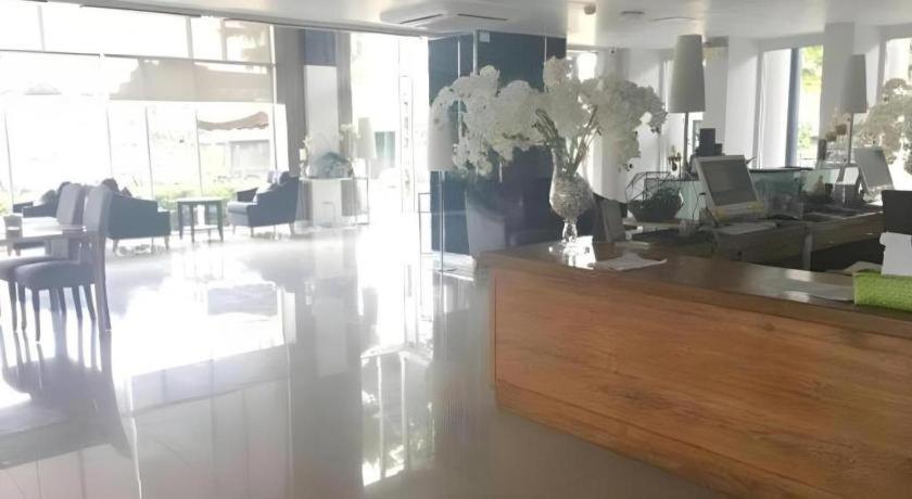 Chaisaeng Villa Sing Buri Exteriör bild