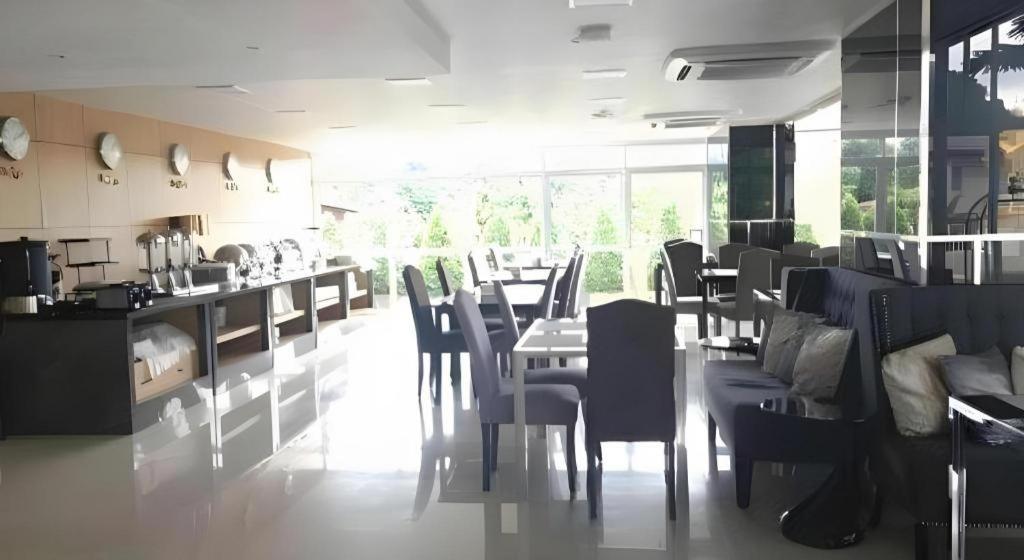 Chaisaeng Villa Sing Buri Exteriör bild