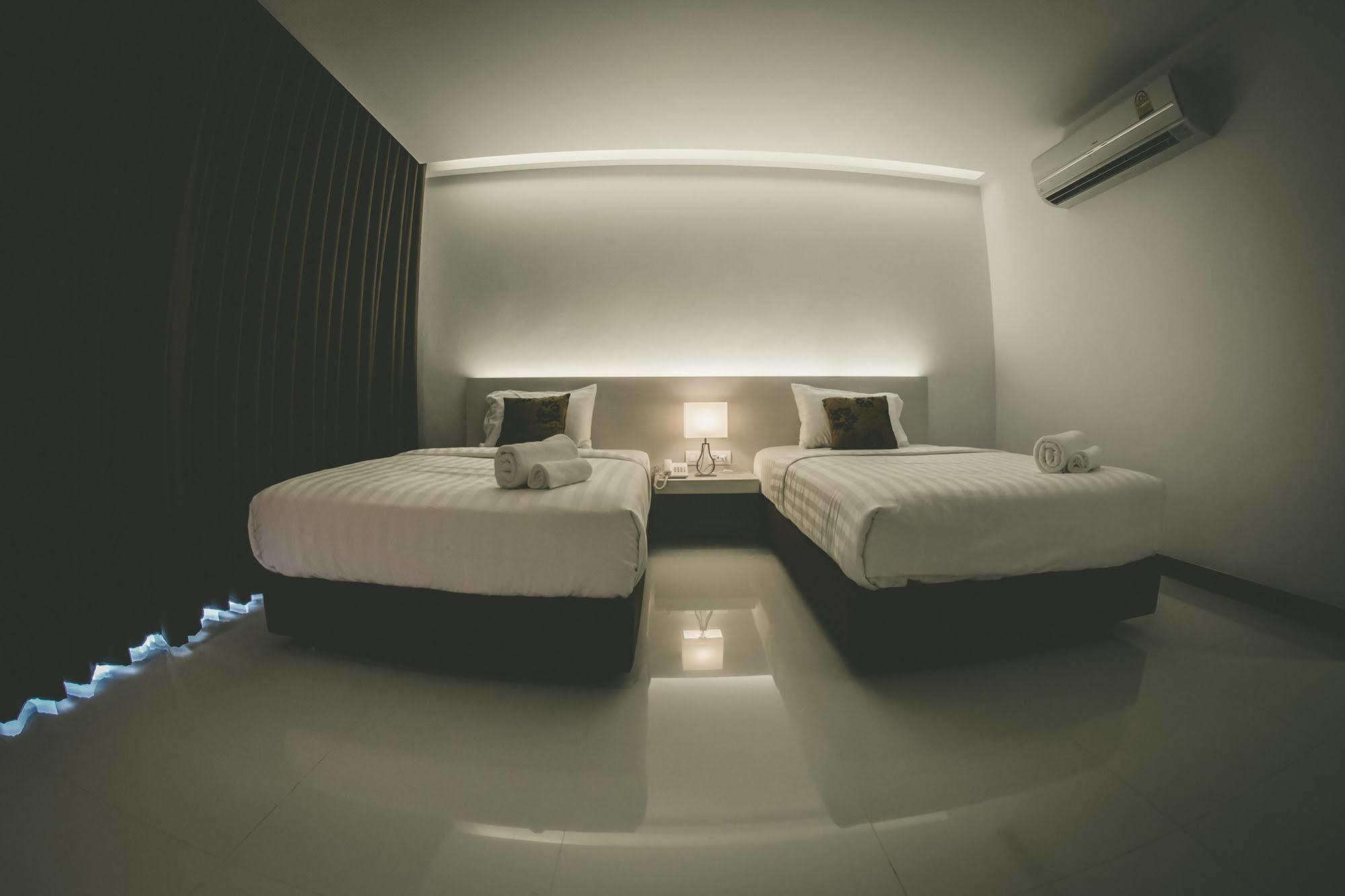Chaisaeng Villa Sing Buri Exteriör bild